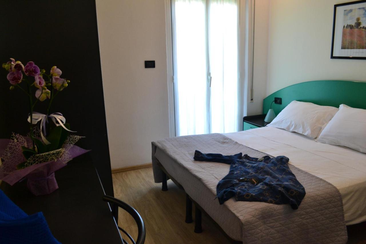 Hotel Tre Stelle Rimini Ngoại thất bức ảnh